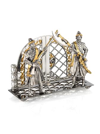 СЕРЕБРЯНАЯ САЛФЕТНИЦА "СТРАЖИ" – АЛЬТМАСТЕР