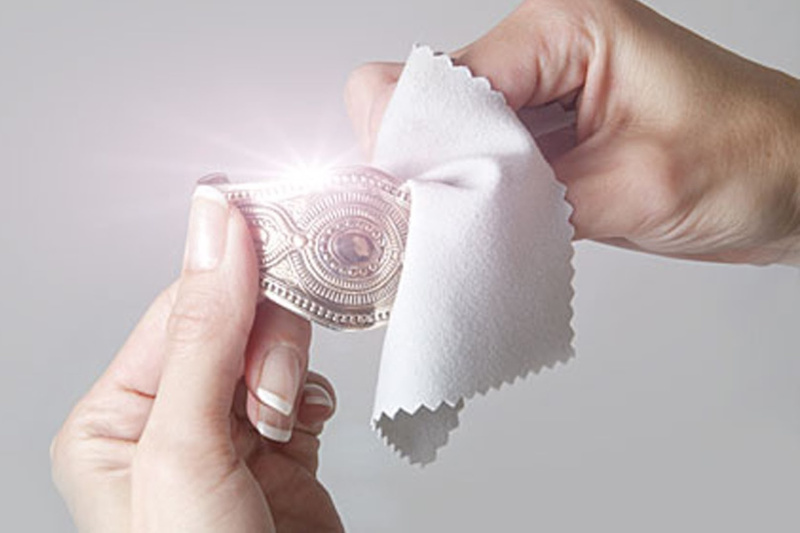 УХОД ЗА СТОЛОВЫМ СЕРЕБРОМ.