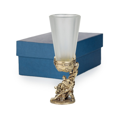 ЛАФИТНИК ДЛЯ ВОДКИ "ХОККЕИСТ" ЛАТУННЫЙ