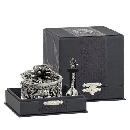 СОЛОНКА "КАБАНЫ" С ЛОЖКОЙ В ФУТЛЯРЕ – КОЛЬЧУГИНСКИЙ МЕЛЬХИОР