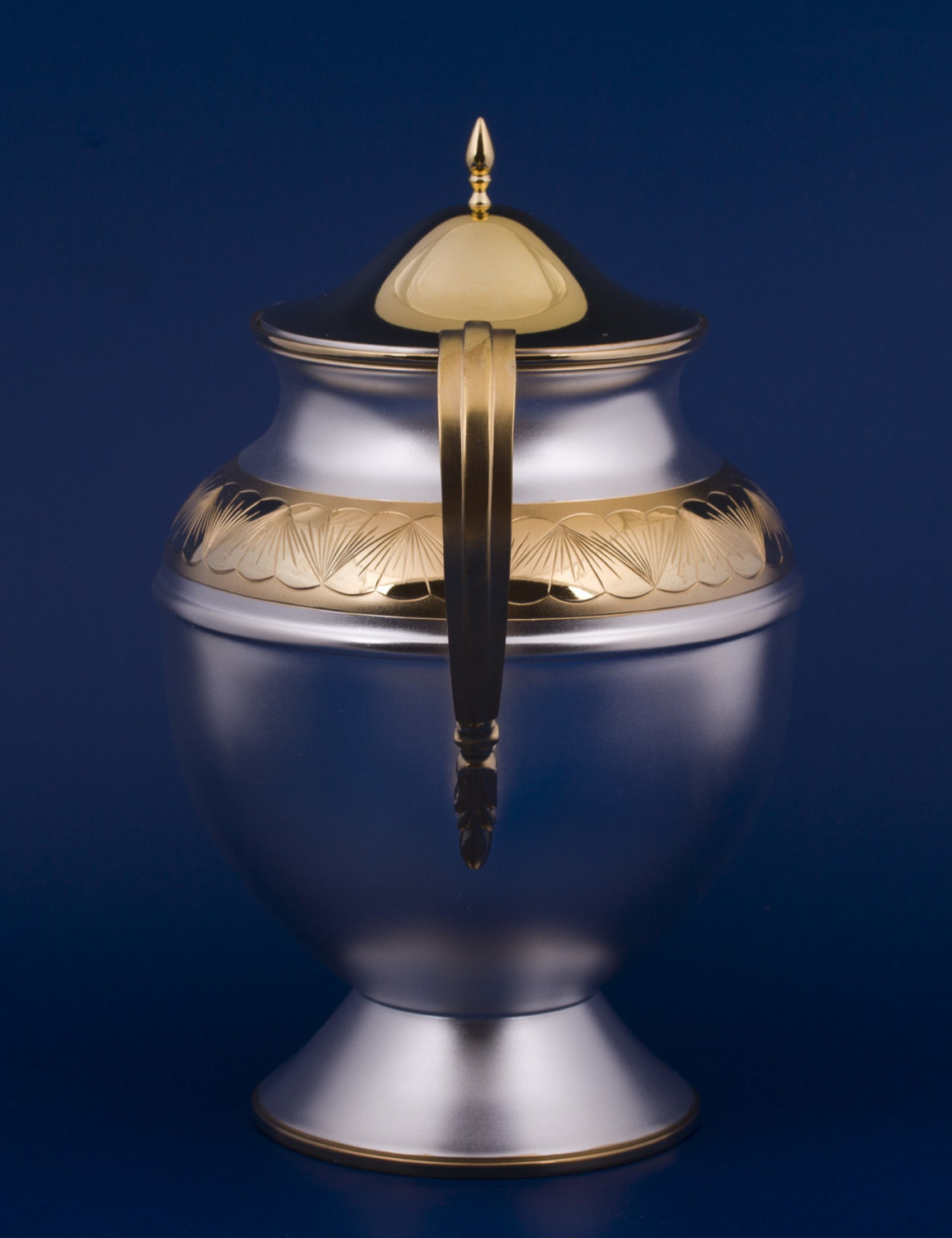 СЕРЕБРЯНЫЙ ЧАЙНИК "ФЛОРА" С ПОЗОЛОТОЙ – МСТЁРСКИЙ ЮВЕЛИР