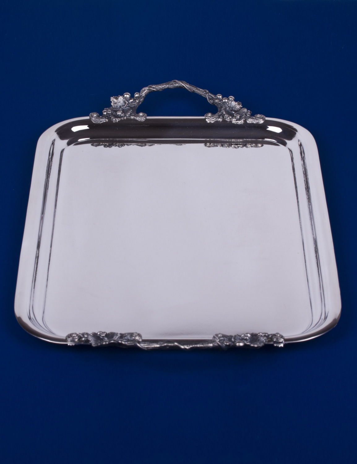 СЕРЕБРЯНЫЙ ПОДНОС "ВИНОГРАДНАЯ ЛОЗА" С РУЧКАМИ – МСТЁРСКИЙ ЮВЕЛИР