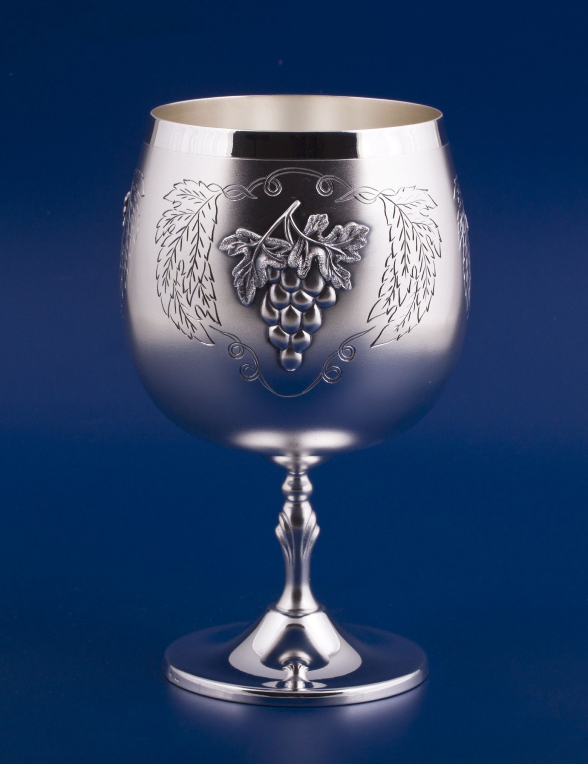 СЕРЕБРЯНЫЙ БОКАЛ ДЛЯ КОНЬЯКА "ВИНОГРАДНАЯ ЛОЗА" (300 МЛ.) – МСТЁРСКИЙ ЮВЕЛИР