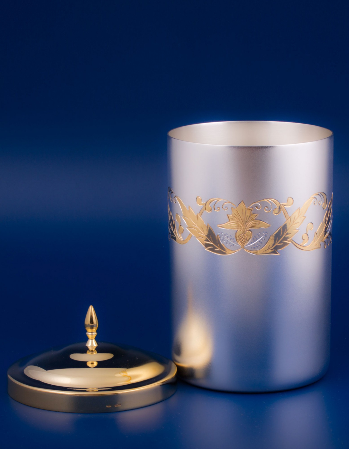 СЕРЕБРЯНАЯ КОРОБКА ДЛЯ ЧАЯ "ВЕРСАЛЬ" С ПОЗОЛОТОЙ – МСТЁРСКИЙ ЮВЕЛИР