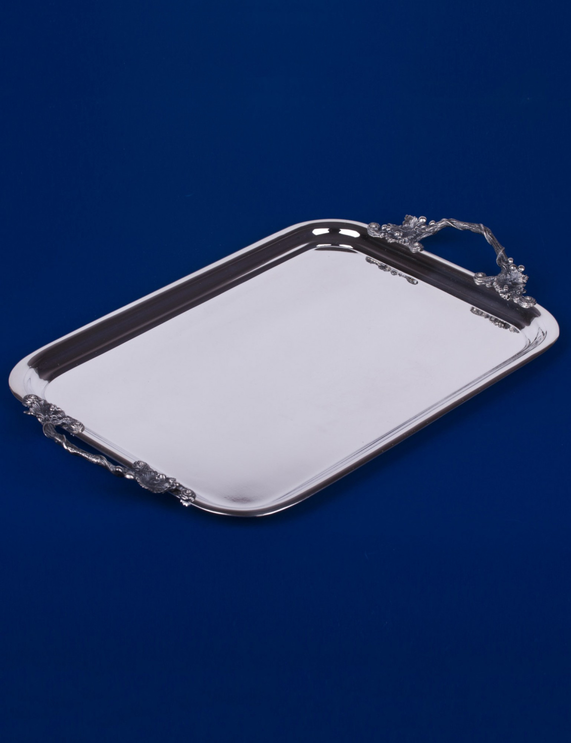 СЕРЕБРЯНЫЙ ПОДНОС "ВИНОГРАДНАЯ ЛОЗА" С РУЧКАМИ – МСТЁРСКИЙ ЮВЕЛИР